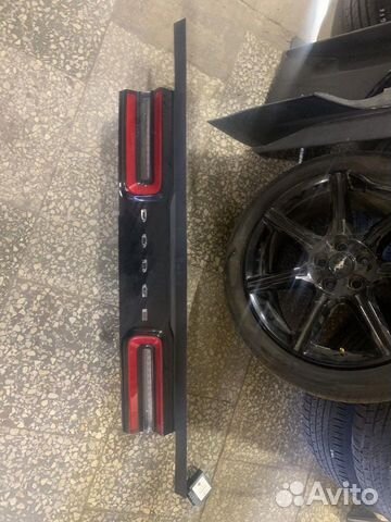 Бленда Dodge Challenger фонарь