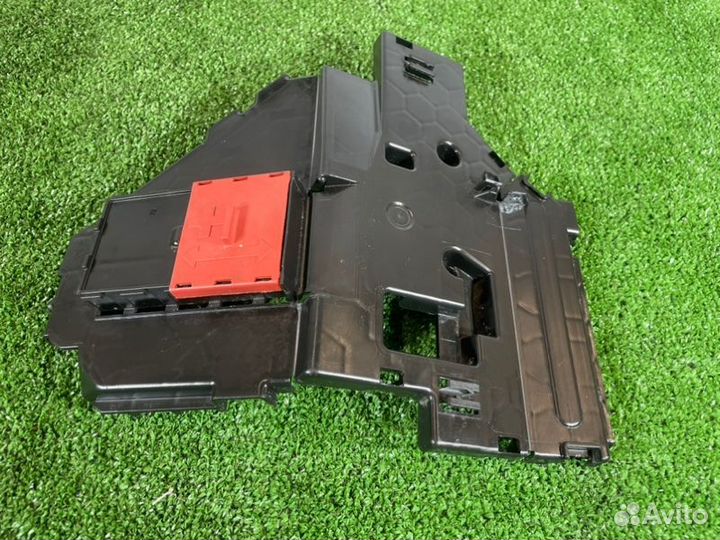 Крышка короба аккумулятора Mercedes Cls C257 OM654