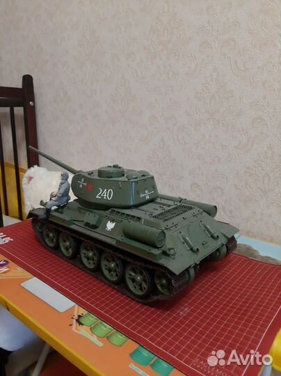 Модель легендарного советского танка Т-34-85