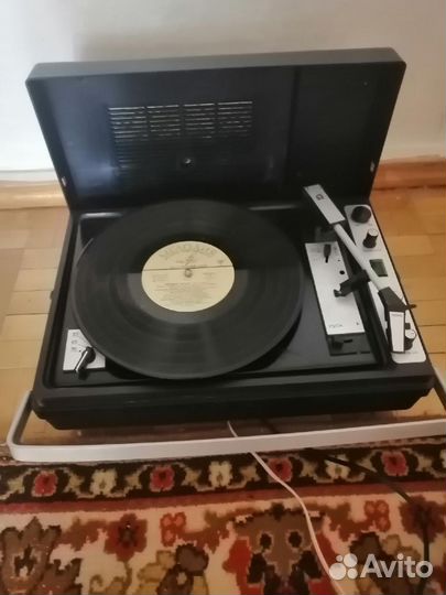 Проигрыватель винила 