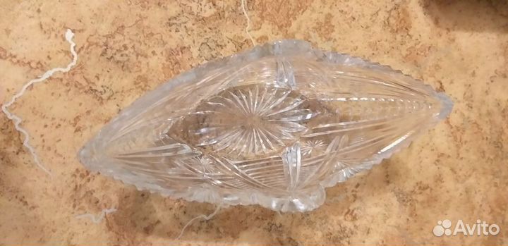 Наборы кофейный, хрустальные вазы и графин