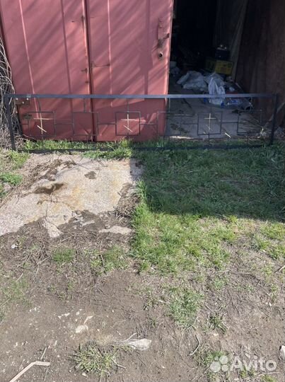 Оградка на кладбище