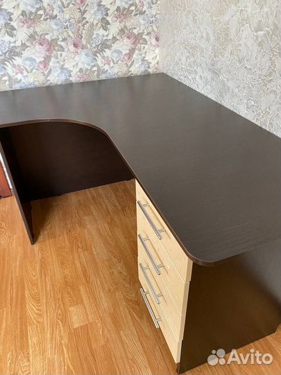 Письменный стол для школьника бу