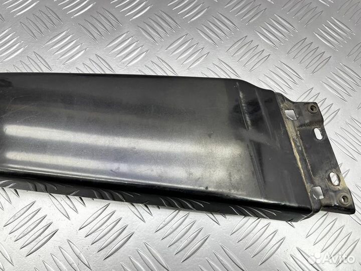 Накладка стойки левая Audi A8 D3