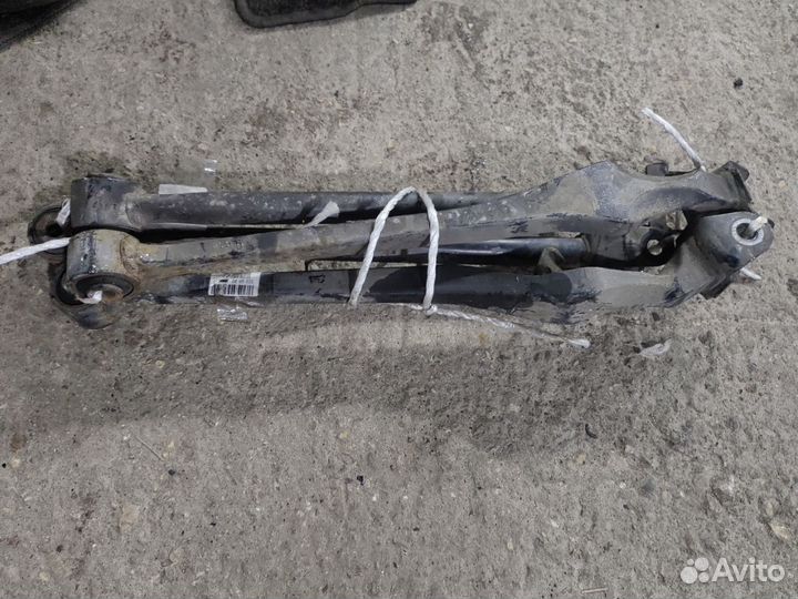 Реактивная тяга Nissan Avenir RW11 задняя