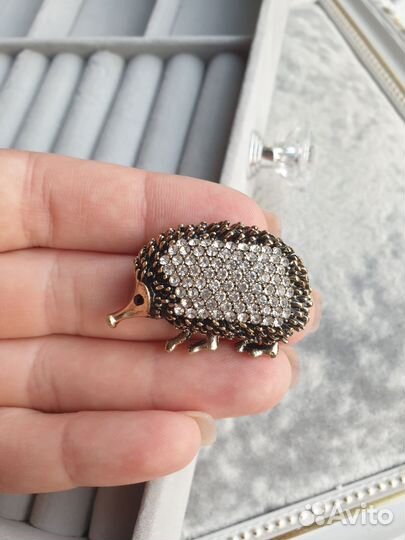 Брошь ёж в стразах