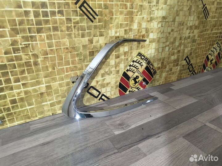 Молдинг переднего бампера правый Toyota Camry V70