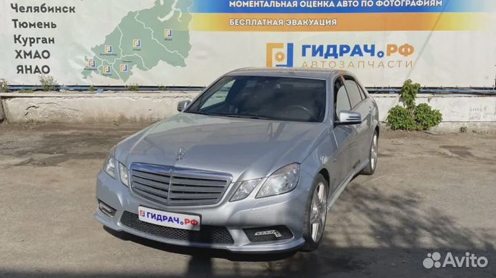 Дефлектор воздушный правый Mercedes-Benz E-Class 2