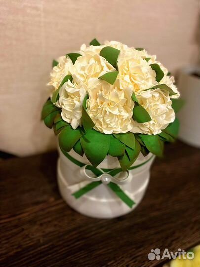 Букет в шляпной коробке декор