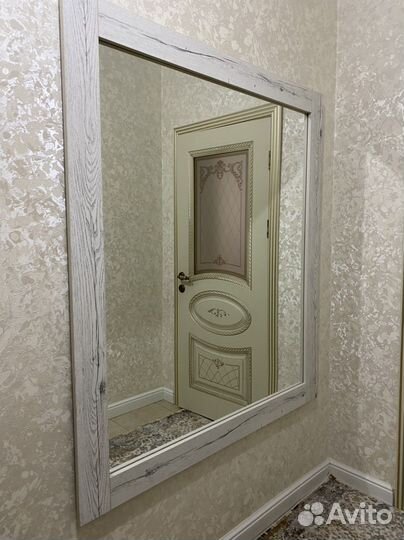 Зеркало в рамке