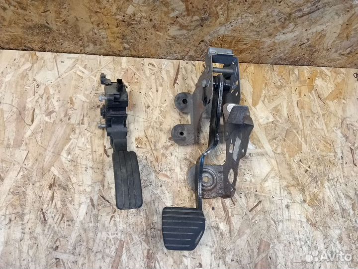 Педаль газа тормоза Renault Fluence АКПП 2.0