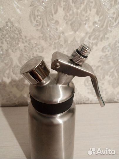 Сифон hendi profi line 588017 (для сливок, 0,5 л )