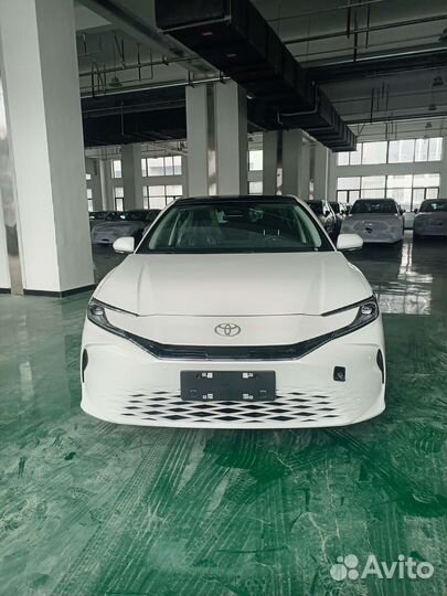 Toyota Camry 2.0 CVT, 2024