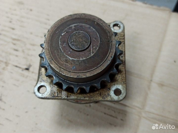 Nissan Infiniti 3.5 VQ35 DE помпа