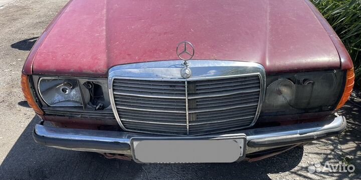 Мерседес Бенц 240D