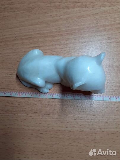 Мраморная статуэтка лев