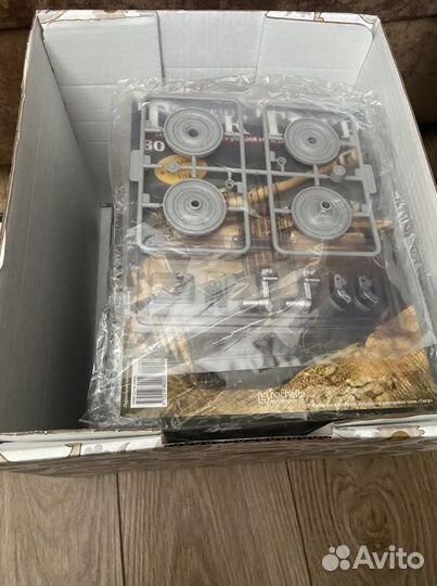 Продается модель танка Тигр(журналы и детали)