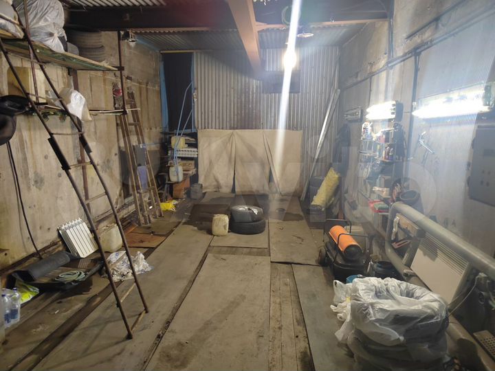 Гараж, > 30 м²