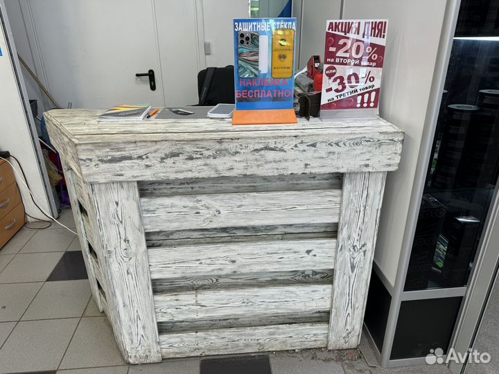 Островок с мобильными аксессурами возраст 5 лет