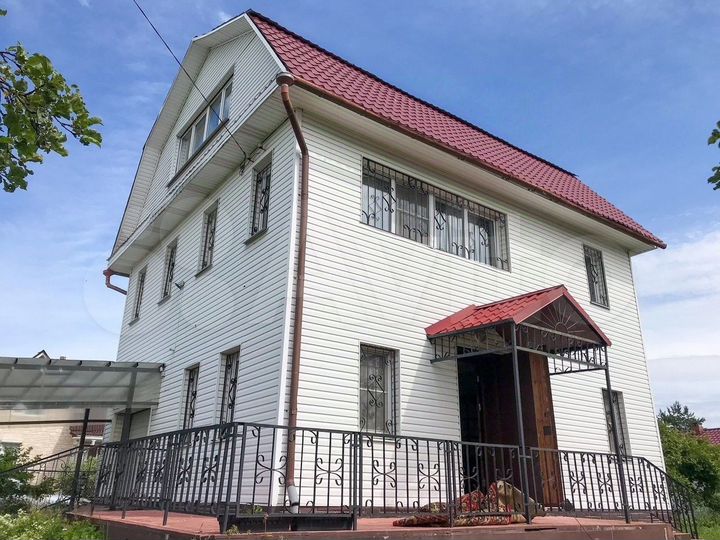 Дом 220 м² на участке 12 сот.