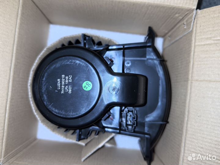 Мотор отопителя VW T-5 LFH18H8 luzar новый