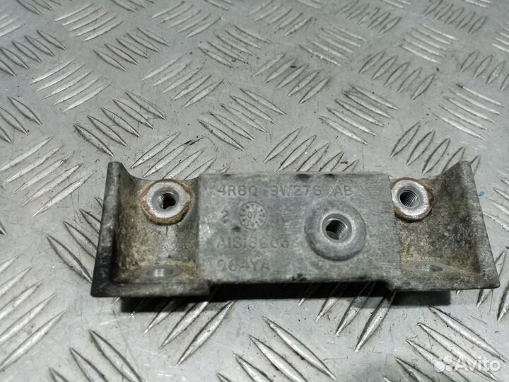 Б/У Кронштейн топливной рейки#001