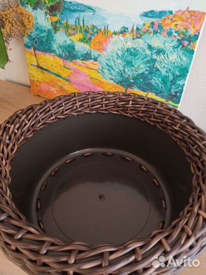 Кашпо из искусственного ротанга