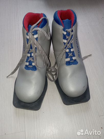 Лыжные ботинки