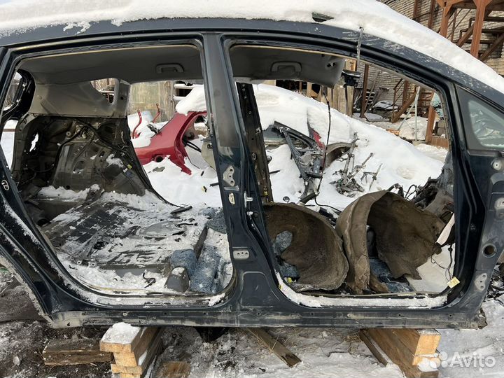 Порог правый Toyota Verso 09-18 левый руль