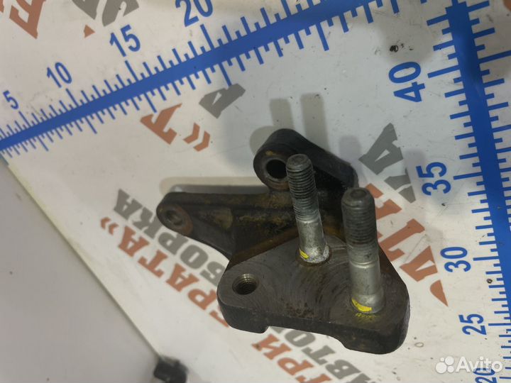 Хендай Солярис Кронштейн двигателя правый Прав