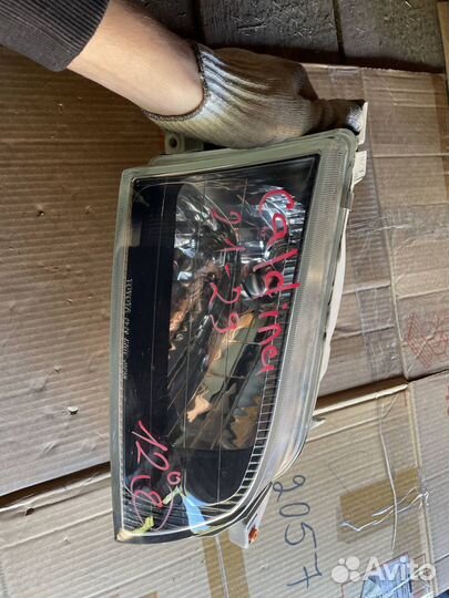 Фара Toyota Caldina ST196