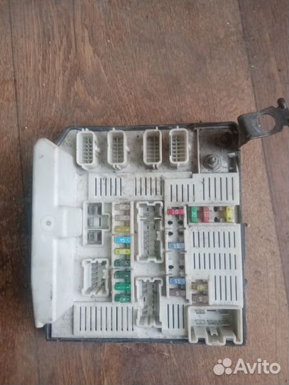 Блок предохранителей Renault Megane 2 1.6 K4M812