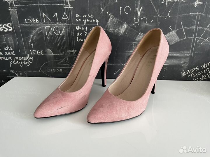 Розовые туфли замшевые