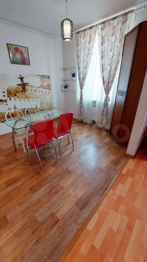 2-к. квартира, 60 м², 2/4 эт.