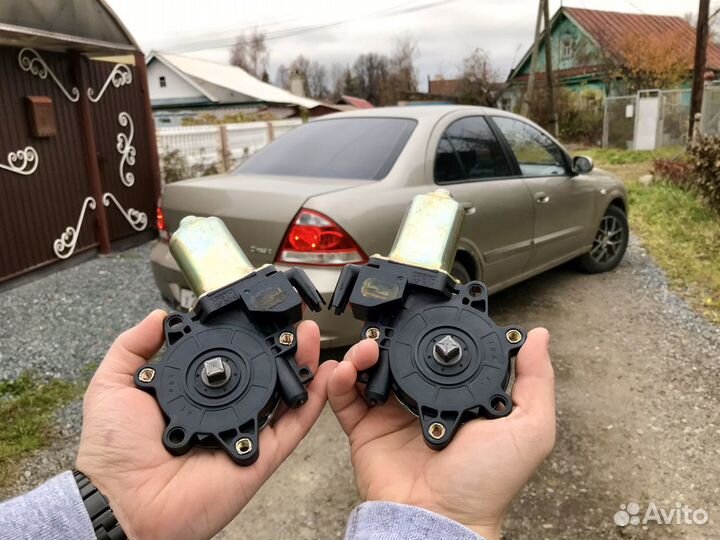 Стеклоподъемник правый Nissan Almera Classic