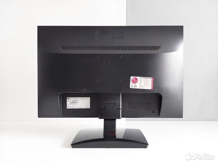 Монитор LG 22 дюйма/ Full-HD