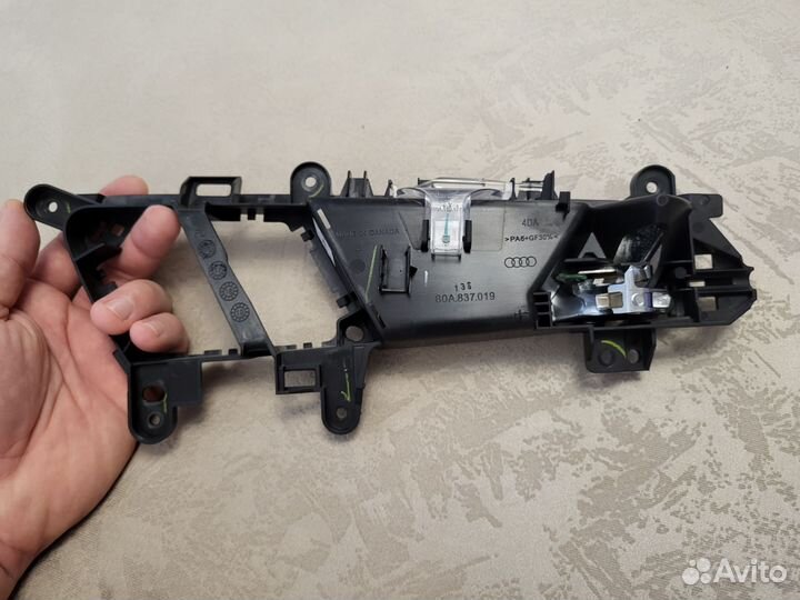 Внутренняя дверная ручка левая audi Q5 FY