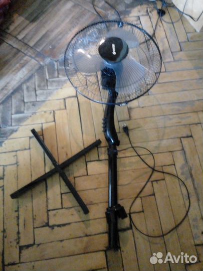 Вентилятор напольный Vitek в разборе