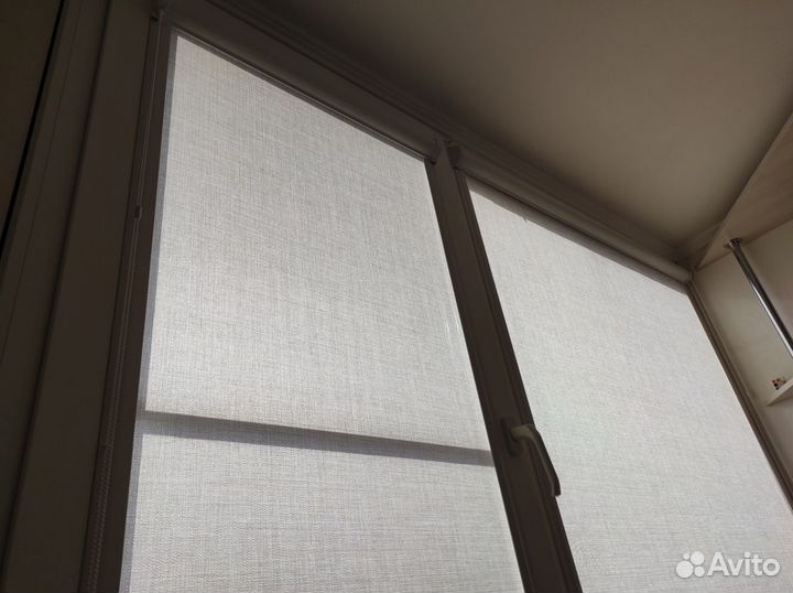 Рулонные шторы с направляющими на окна