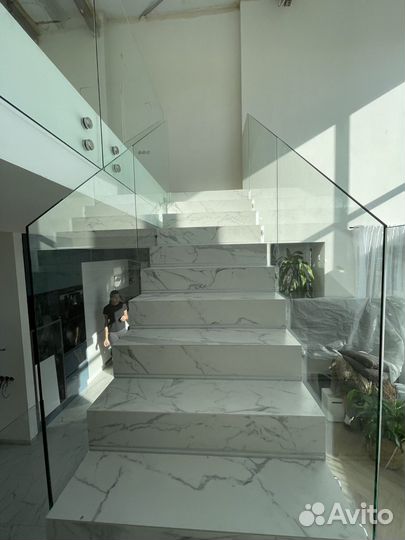 Стеклянные ограждения лесниц