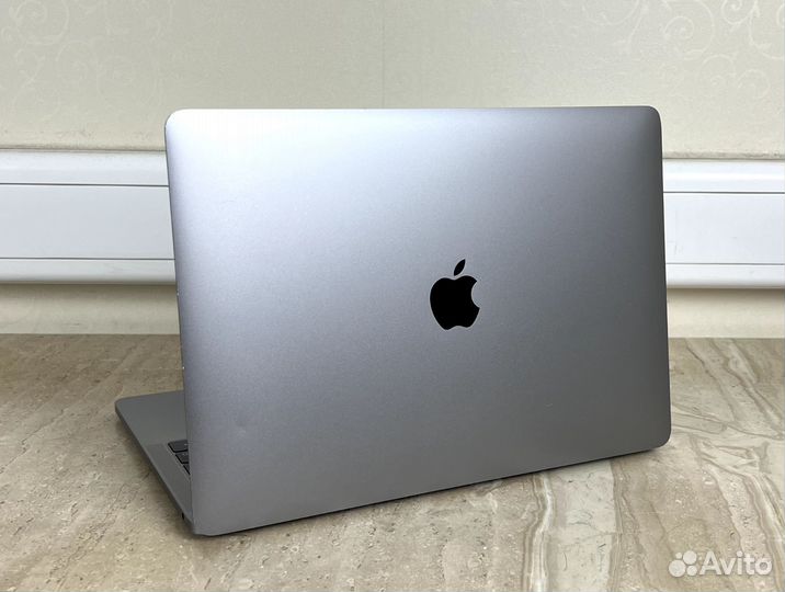 MacBook Pro 13 2019 (Core i5/ 8 гб/ SSD)