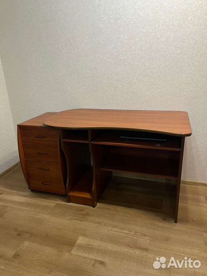 Компьютерный стол с тумбой