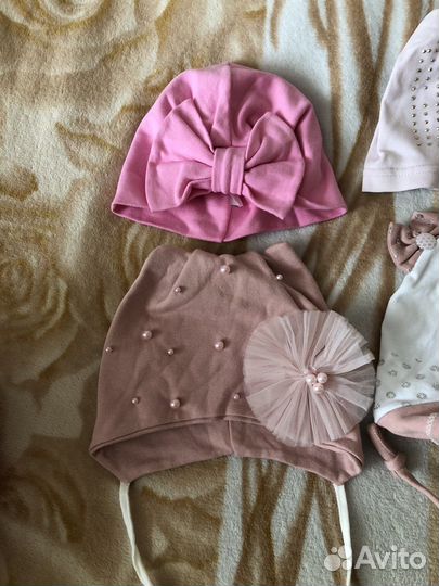 Вещи пакетом на девочку, тонкие шапки