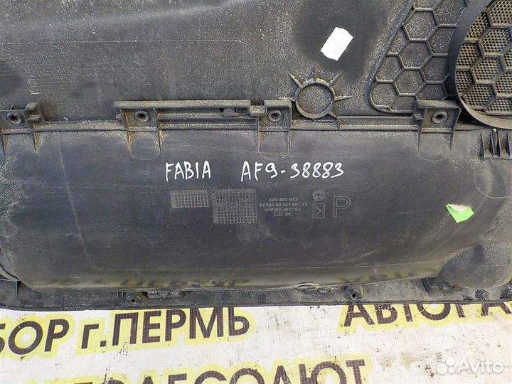 Обшивка двери передней правой Skoda Fabia II (5J)