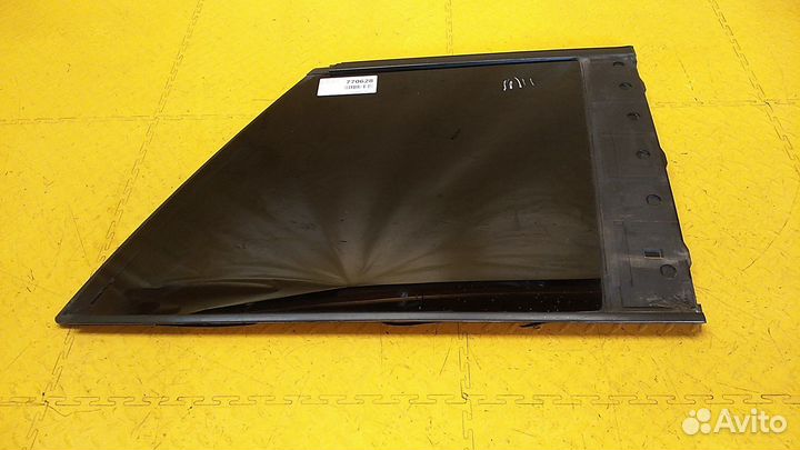 Стекло кузовное глухое правое Range Rover III (LM)