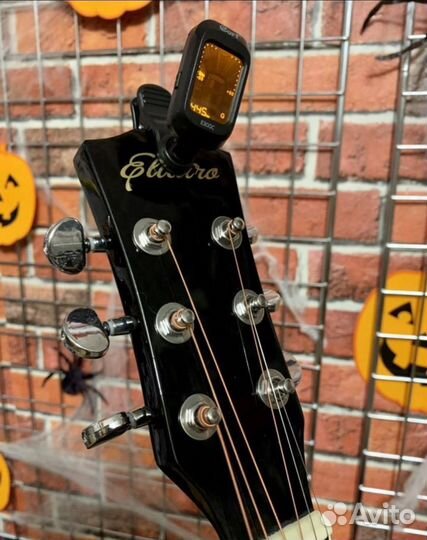 Электроакустическая гитара с чехлом