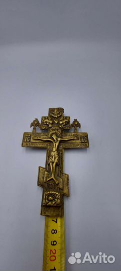 Старинный нательный бронзовый крест распятие