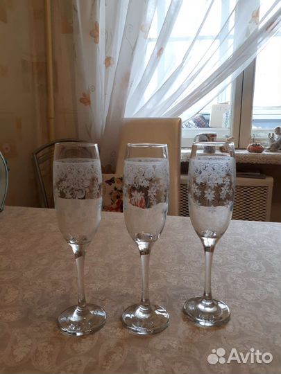 Бокалы для вина новые
