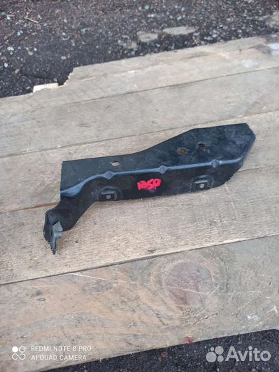 Ауди 80(В4) Крепление под фару 8A0 805 607