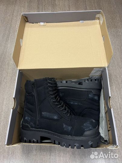 Balenciaga strike boots